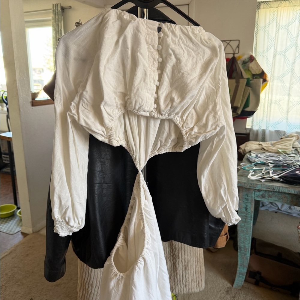 Vici White Textured Button-Back Blouse